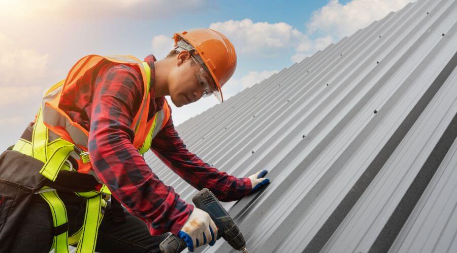 Professional Emergency Roof Repairs services in Davenport, IA